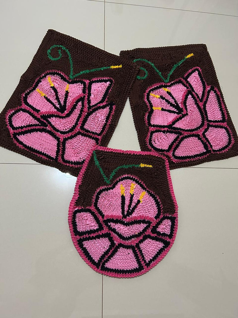 Kit Banheiro 3 Tapetes Frufru Modelo Flor Rosa