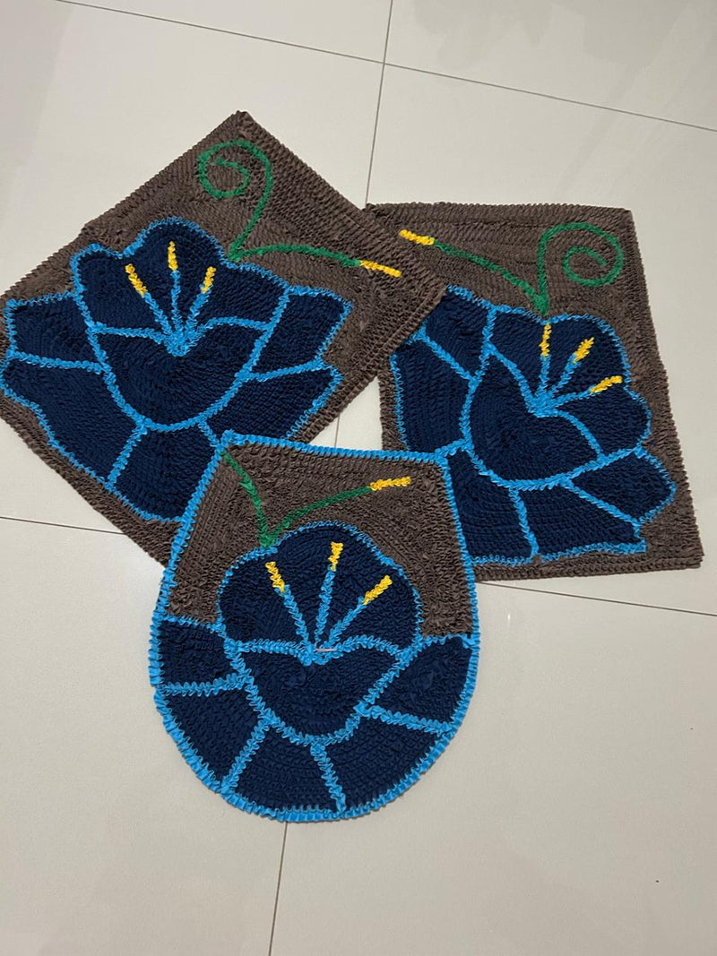 Kit Banheiro 3 Tapetes Frufru Modelo Flor Azul